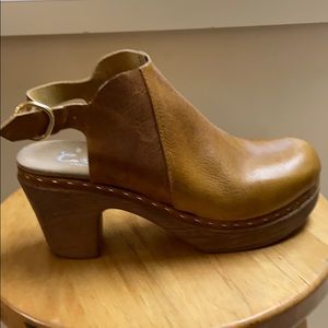 Calou Stockholm Clogs. Like new. Worn only once.